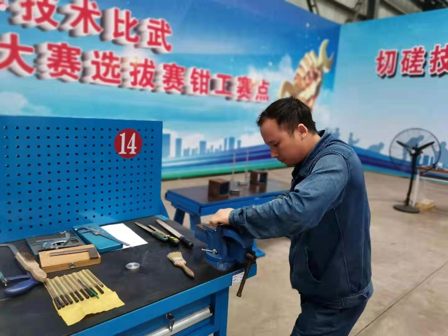 聚力“五項工程” 培養卓越人才 聚力“五項工程” 培養卓越人才