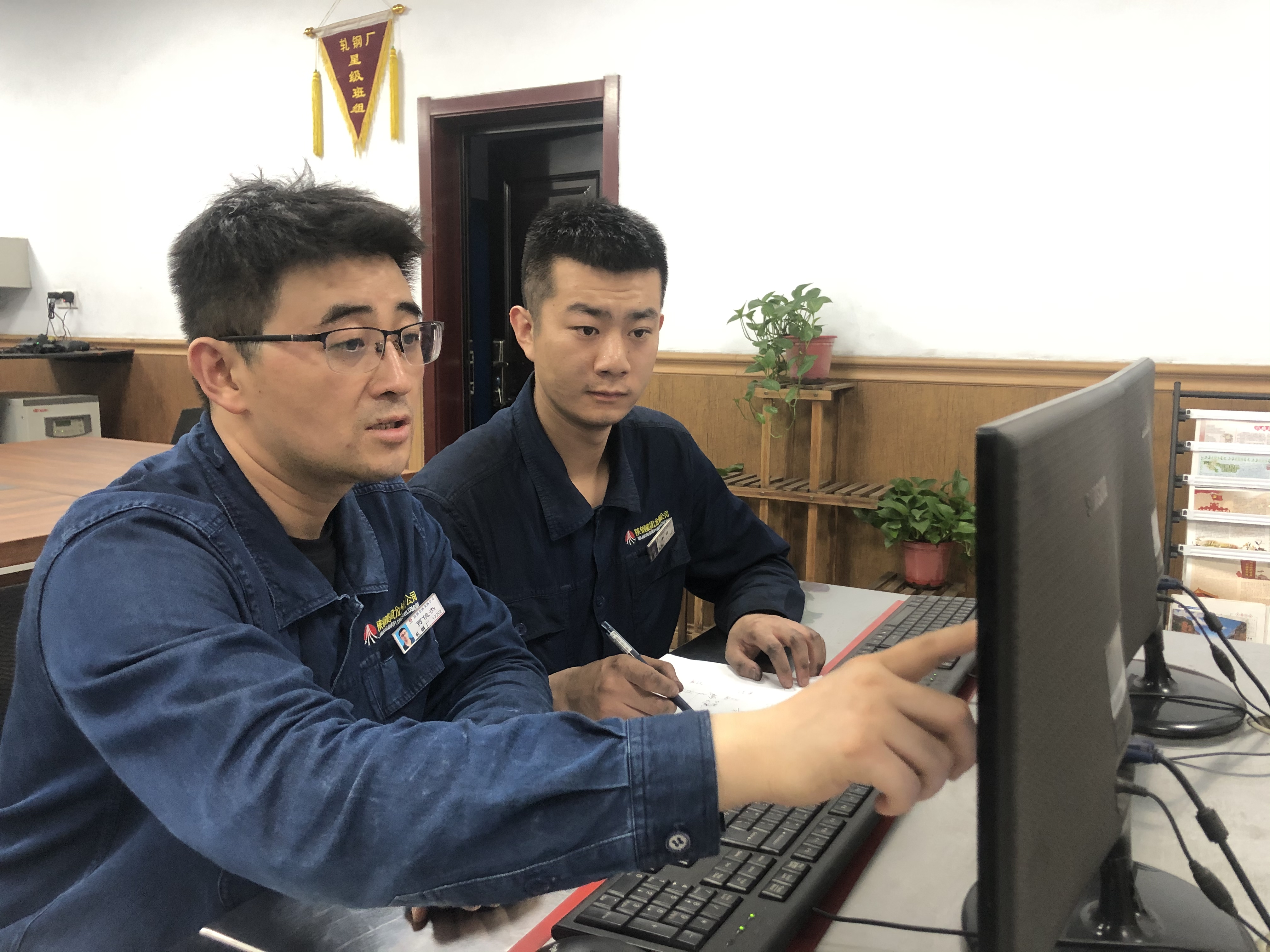 “三個注重”助推青工成長成才 “三個注重”助推青工成長成才