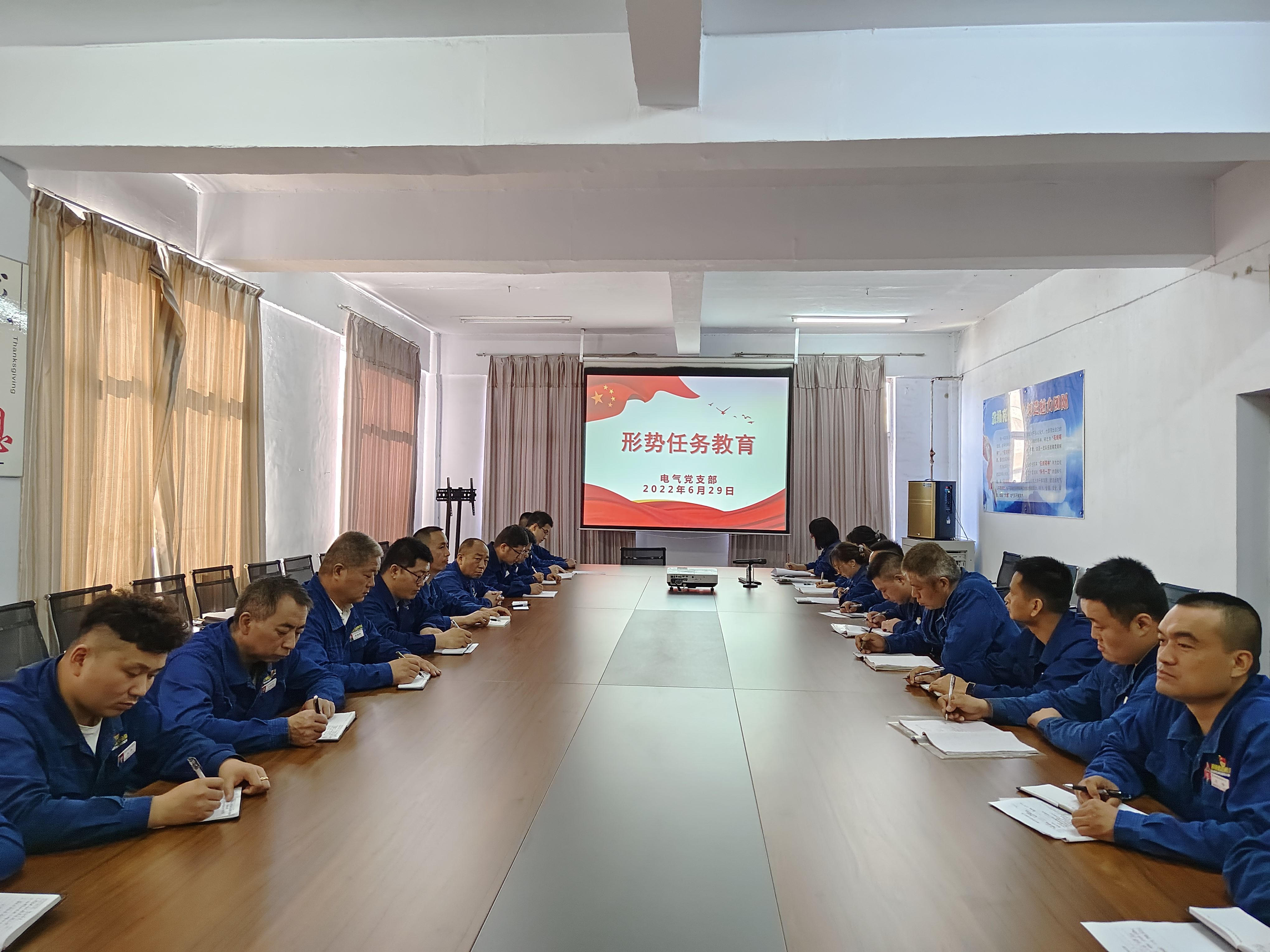 深推“三問三思” 點燃人才發(fā)展新引擎 深推“三問三思” 點燃人才發(fā)展新引擎