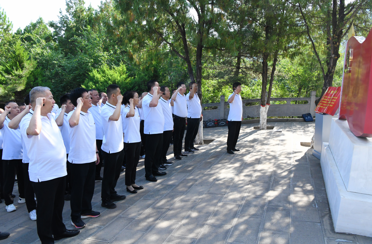 以黨建領(lǐng)航破局 用實(shí)干實(shí)績(jī)開(kāi)路 以黨建領(lǐng)航破局 用實(shí)干實(shí)績(jī)開(kāi)路