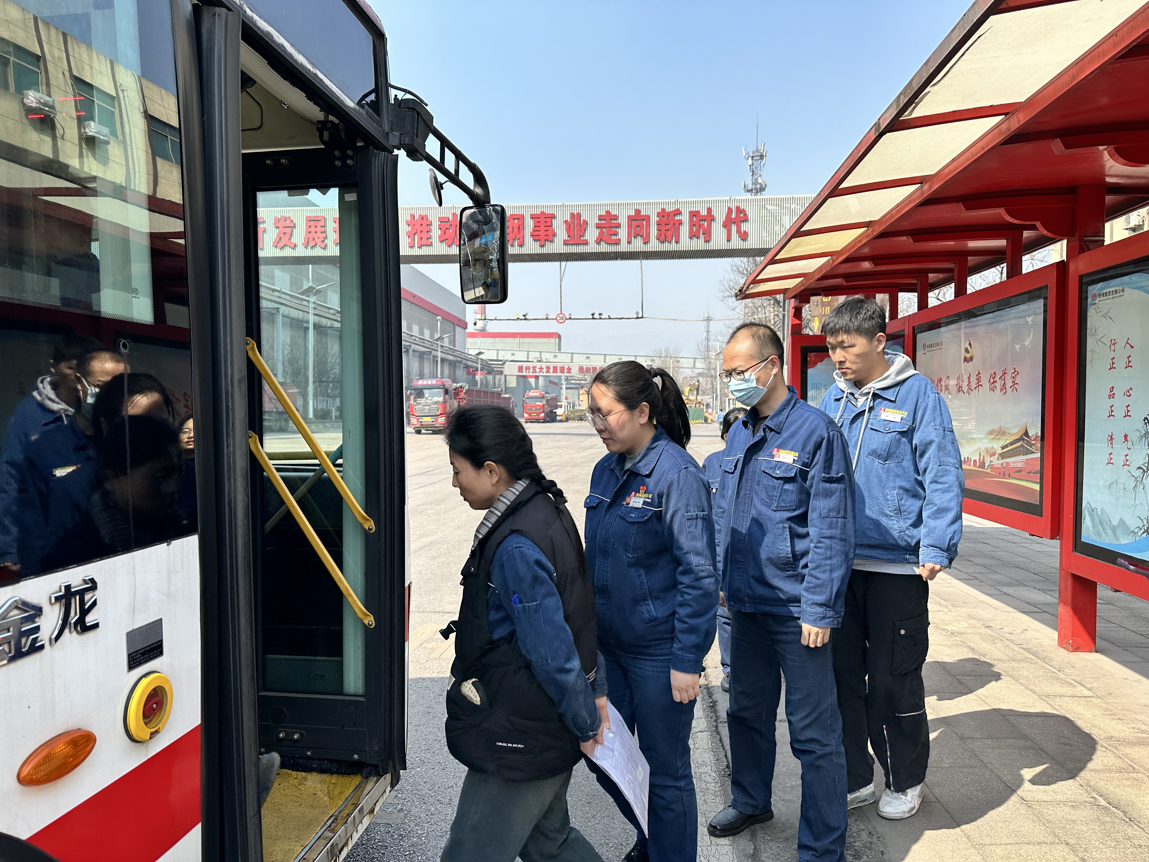 讓文明之風(fēng)浸潤(rùn)鋼城 ——龍鋼公司開(kāi)展“爭(zhēng)做文明職工 爭(zhēng)創(chuàng)文明鋼城”活動(dòng) 讓文明之風(fēng)浸潤(rùn)鋼城 ——龍鋼公司開(kāi)展“爭(zhēng)做文明職工 爭(zhēng)創(chuàng)文明鋼城”活動(dòng)