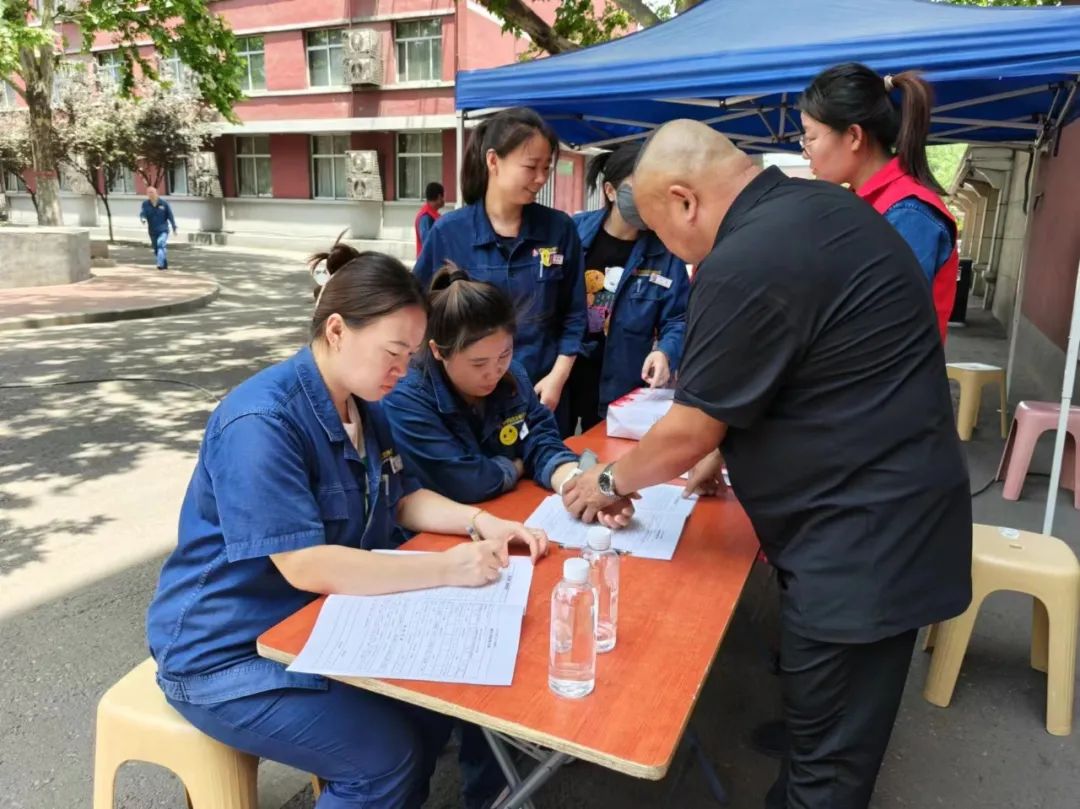 龍鋼公司組織開展“感謝您 獻血者”無償獻血主題活動 龍鋼公司組織開展“感謝您 獻血者”無償獻血主題活動