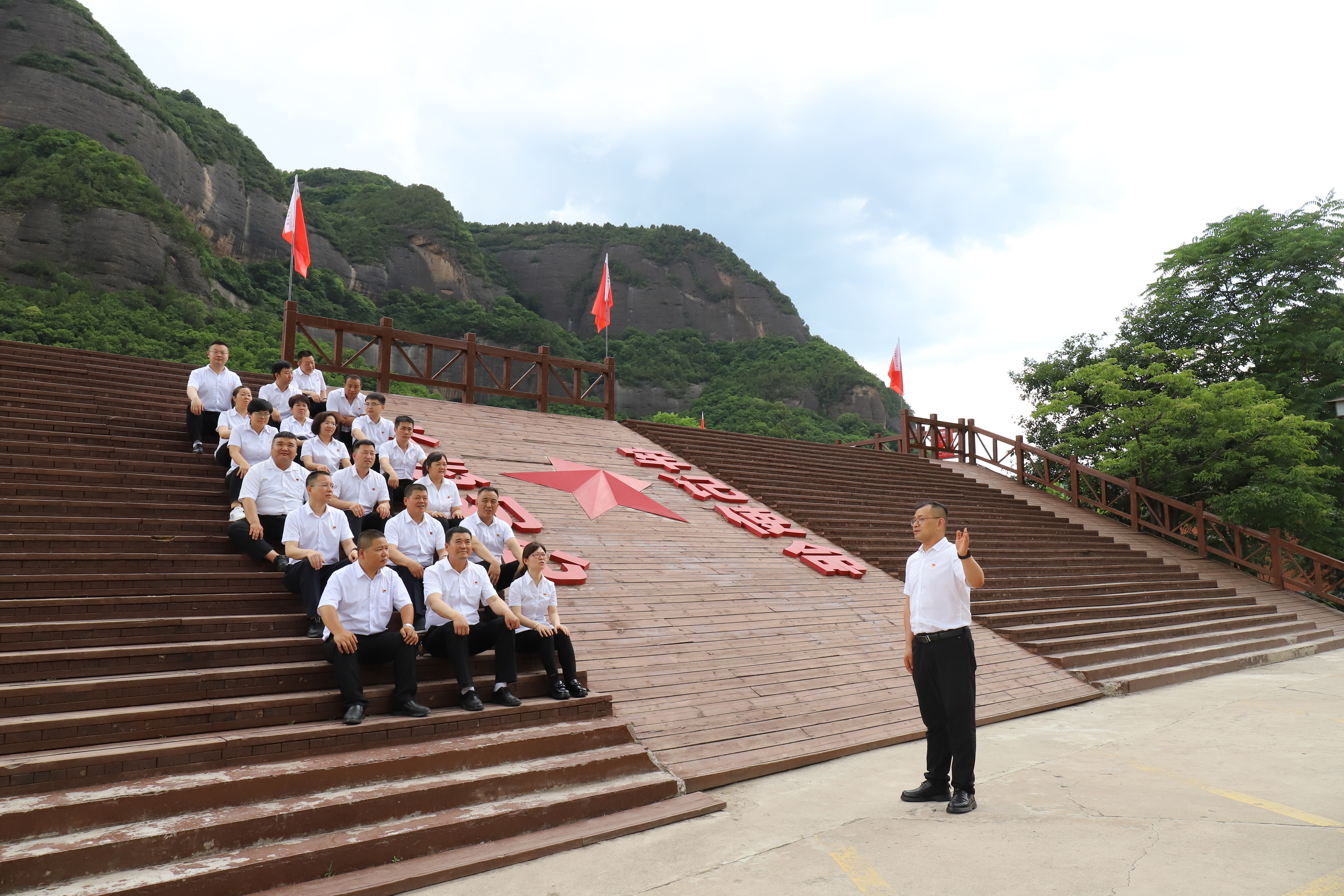 擦亮黨建“底色” 提升工作“成色” 擦亮黨建“底色” 提升工作“成色”