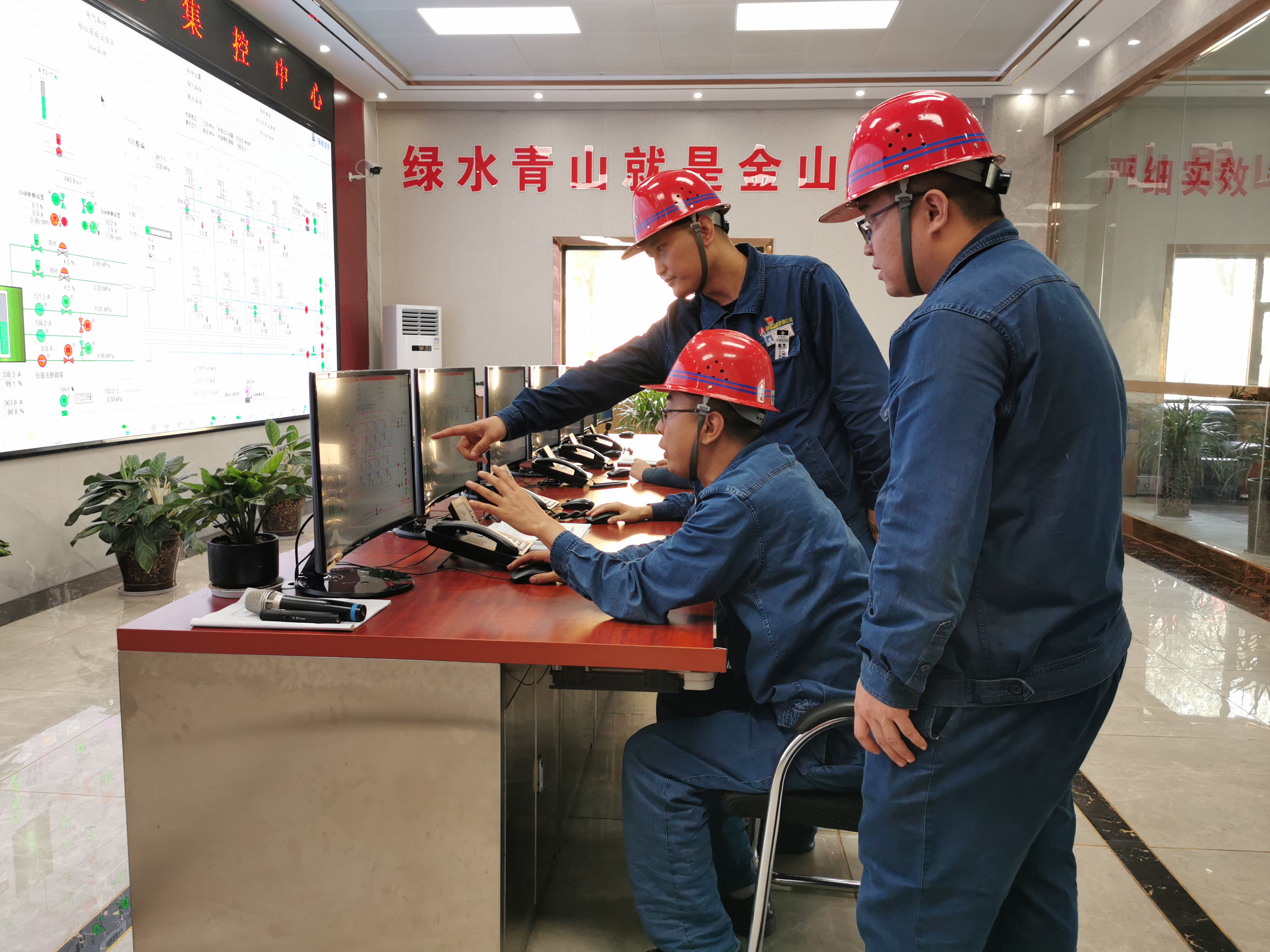 深推黨建領航 點燃企業發展“紅色引擎” 深推黨建領航 點燃企業發展“紅色引擎”