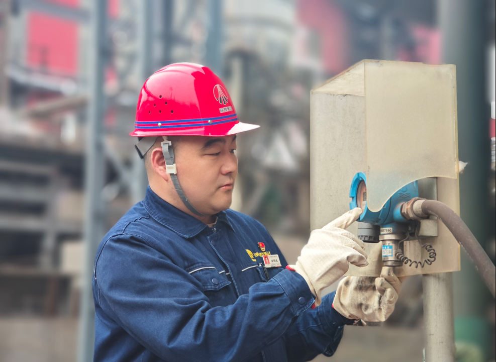 節(jié)能增效 沖刺路上黨旗飄 節(jié)能增效 沖刺路上黨旗飄