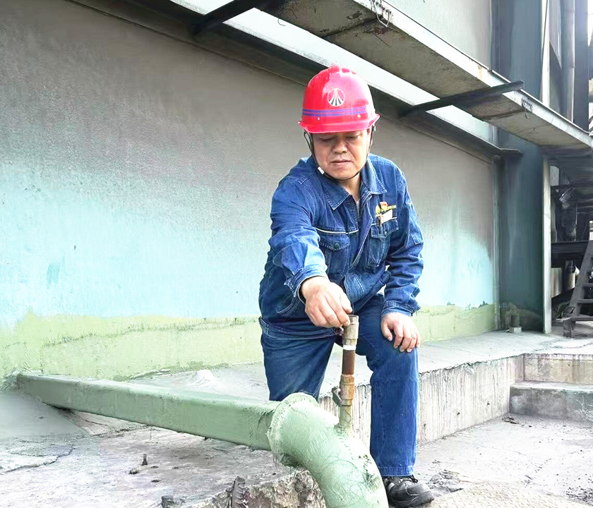 節(jié)能增效 沖刺路上黨旗飄 節(jié)能增效 沖刺路上黨旗飄