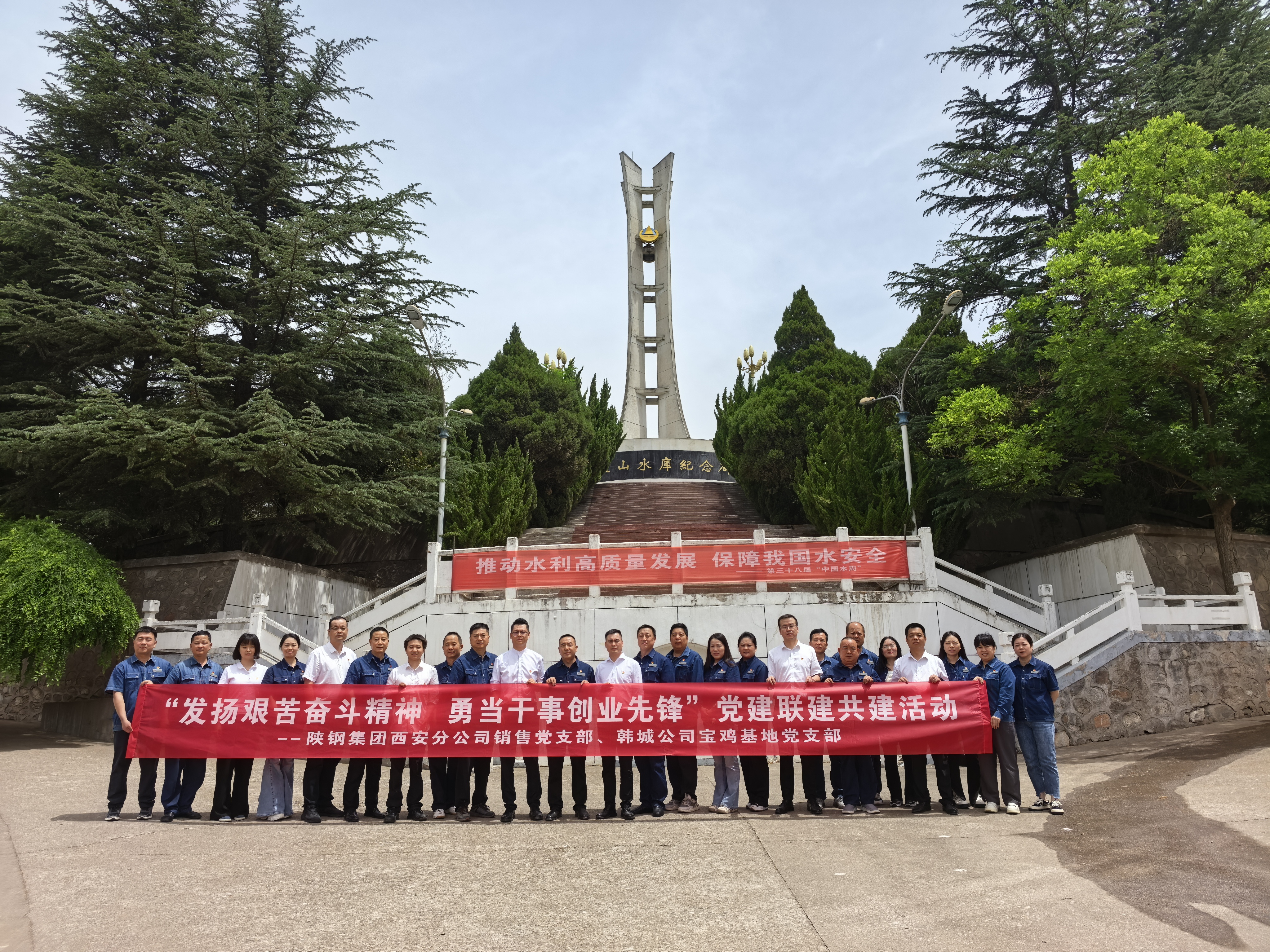 發(fā)揚(yáng)艱苦奮斗精神 勇當(dāng)干事創(chuàng)業(yè)先鋒 發(fā)揚(yáng)艱苦奮斗精神 勇當(dāng)干事創(chuàng)業(yè)先鋒