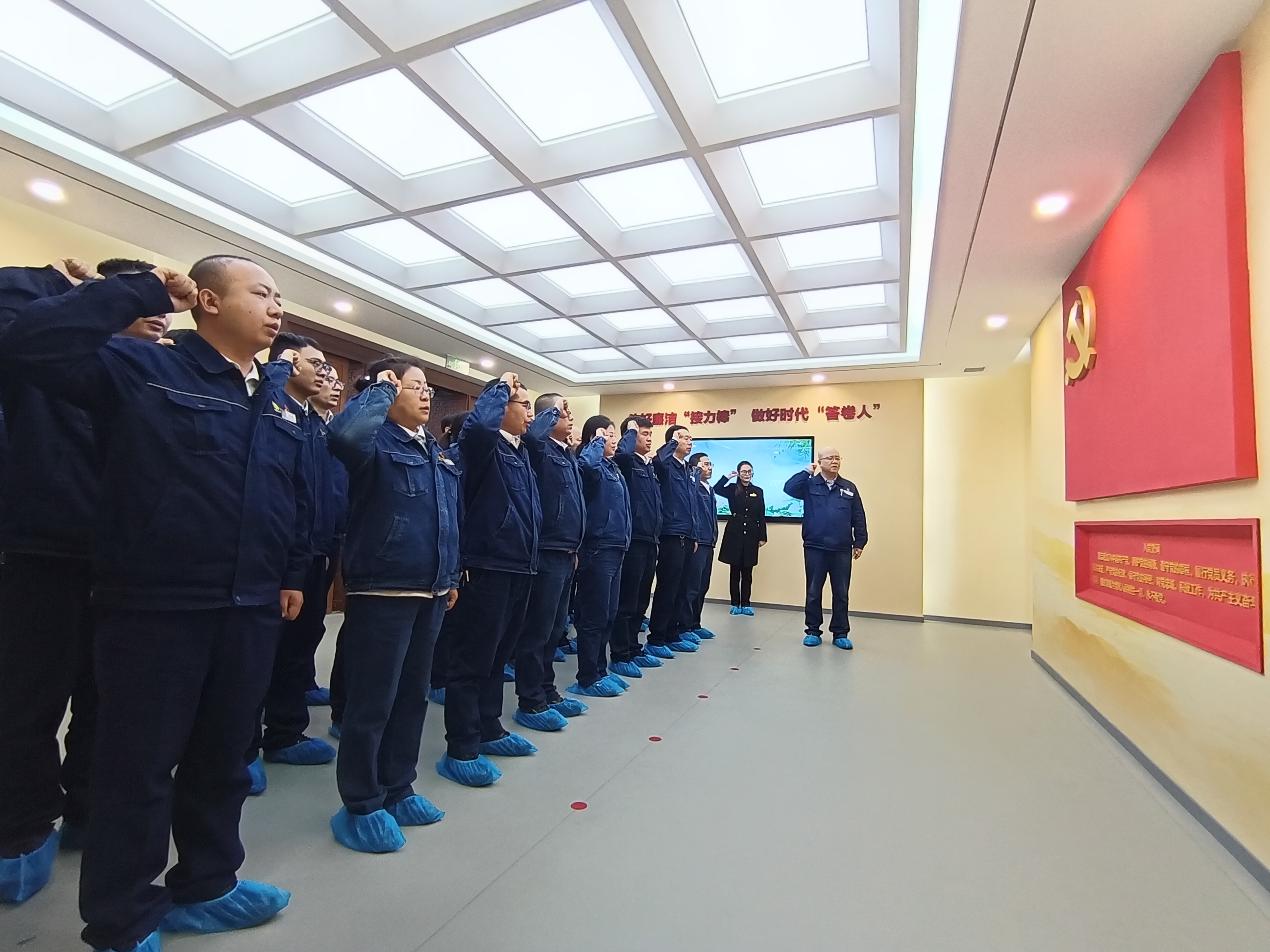 刀刃向內(nèi)轉(zhuǎn)作風(fēng) 真抓實(shí)干破難題 刀刃向內(nèi)轉(zhuǎn)作風(fēng) 真抓實(shí)干破難題