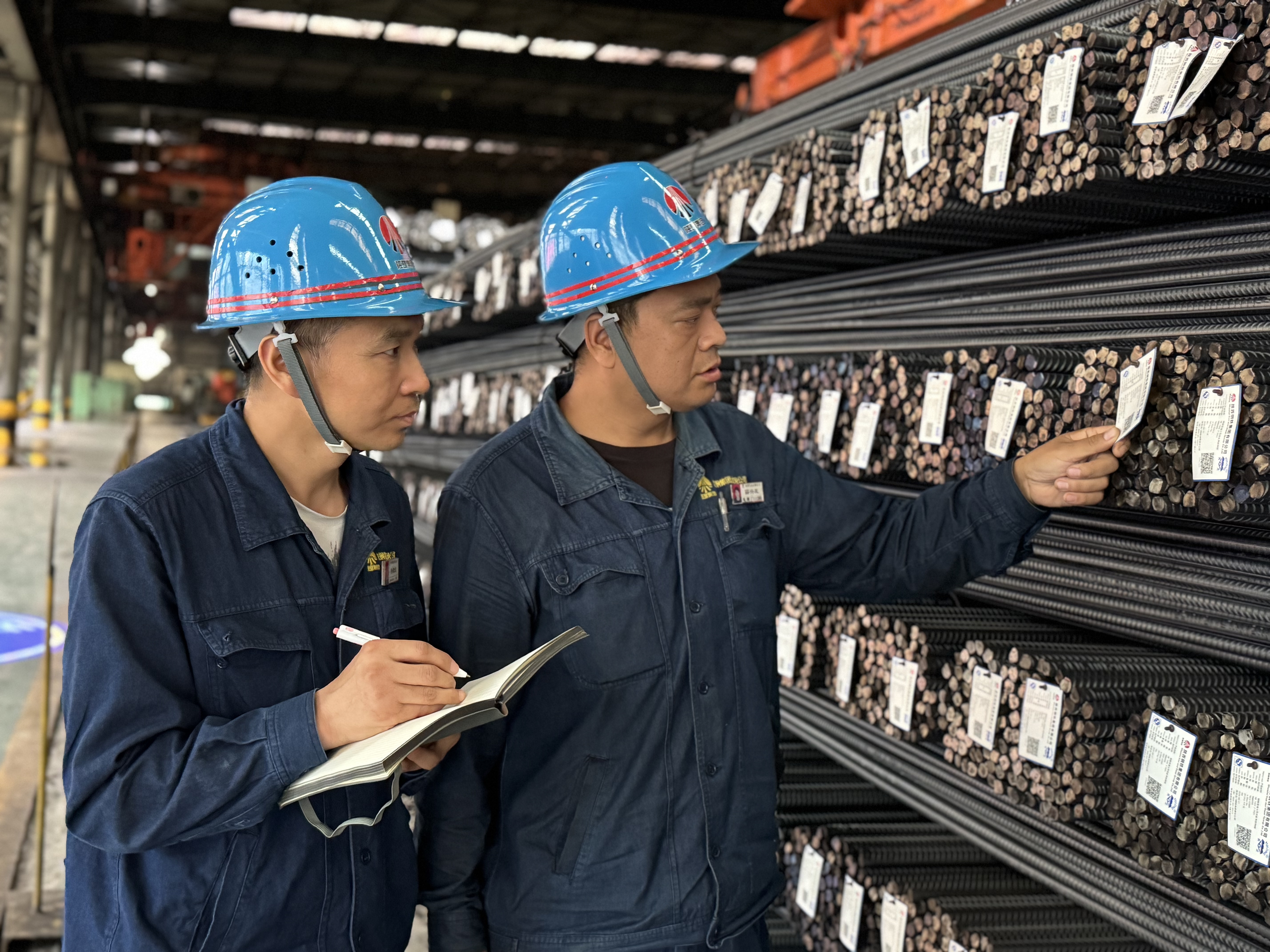 咔嚓!定格他們與質(zhì)量的雙向奔赴 咔嚓!定格他們與質(zhì)量的雙向奔赴