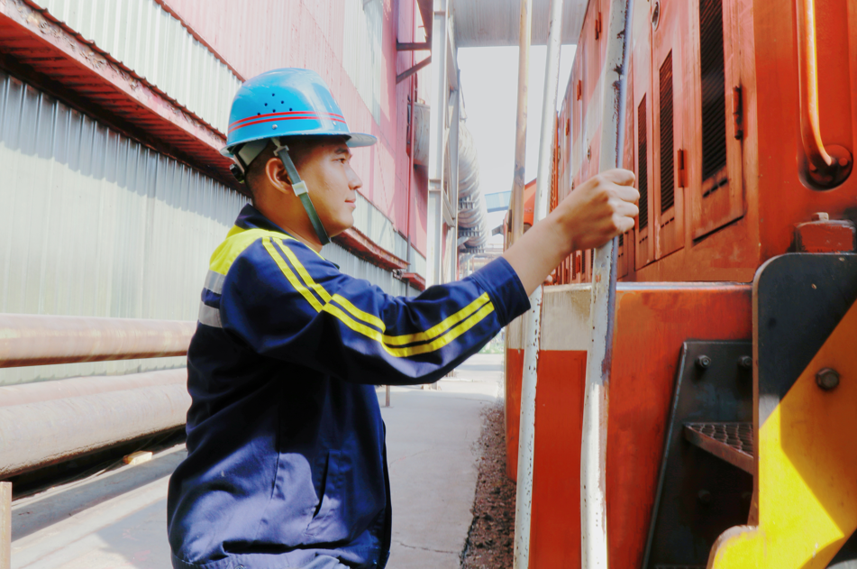 “守”與“手”的鋼城故事 “守”與“手”的鋼城故事