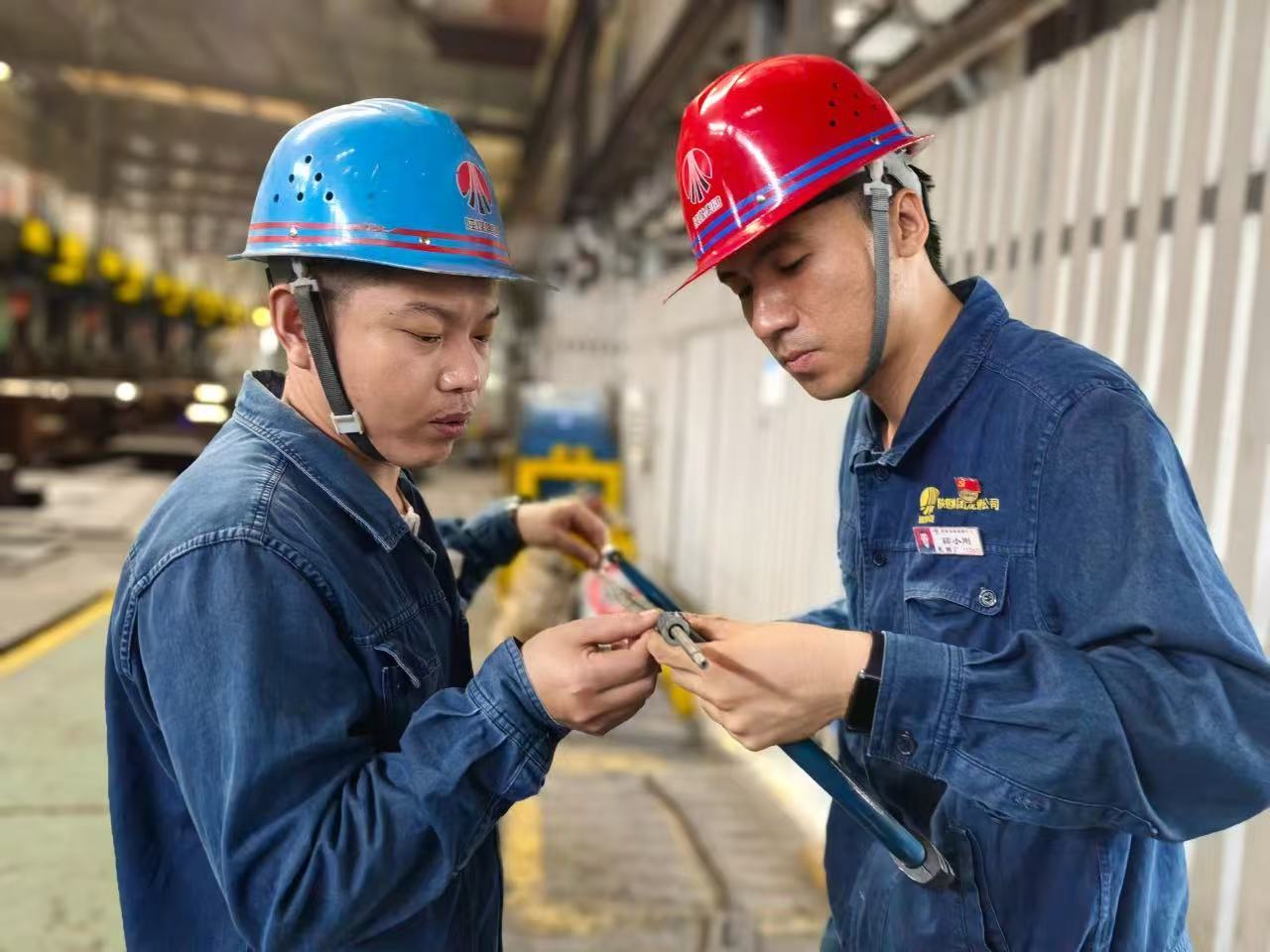 打造“紅色引擎” 鍛造過硬支部——陜鋼集團龍鋼公司軋鋼廠軋二黨支部標準化規范化建設成果 打造“紅色引擎” 鍛造過硬支部——陜鋼集團龍鋼公司軋鋼廠軋二黨支部標準化規范化建設成果