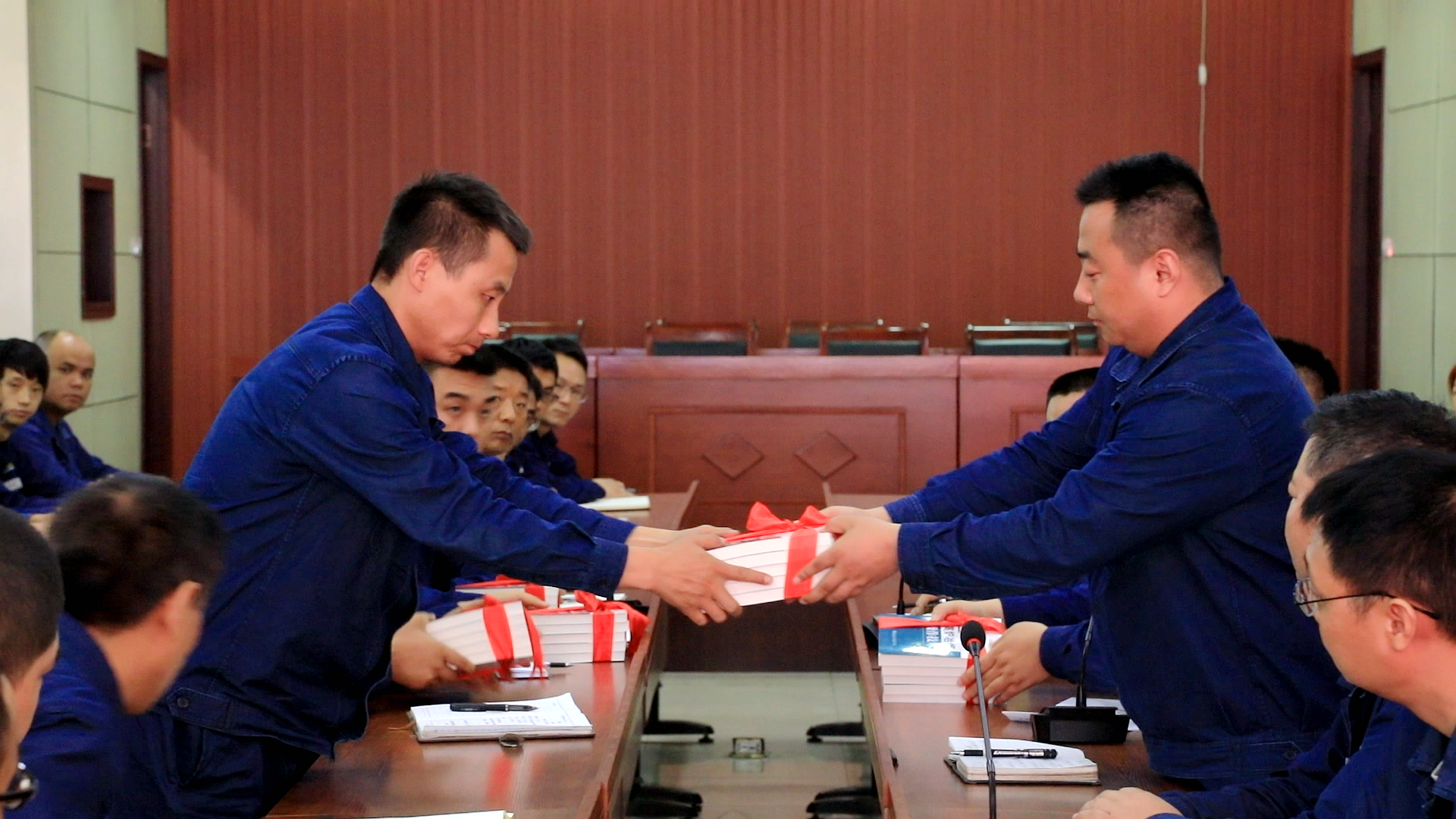 360度培養機制打造青年人才方陣——龍鋼公司煉鐵廠“五支人才隊伍”建設管理側記 360度培養機制打造青年人才方陣——龍鋼公司煉鐵廠“五支人才隊伍”建設管理側記