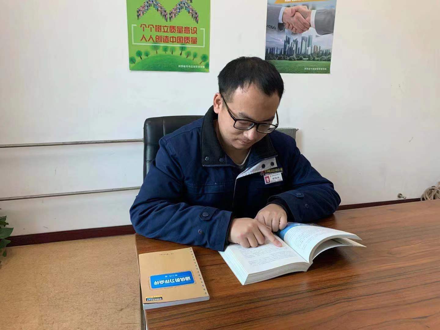 追逐屬于自己的那束“光” ——龍鋼公司儲(chǔ)運(yùn)中心青工崗位成長(zhǎng)掃描 追逐屬于自己的那束“光” ——龍鋼公司儲(chǔ)運(yùn)中心青工崗位成長(zhǎng)掃描