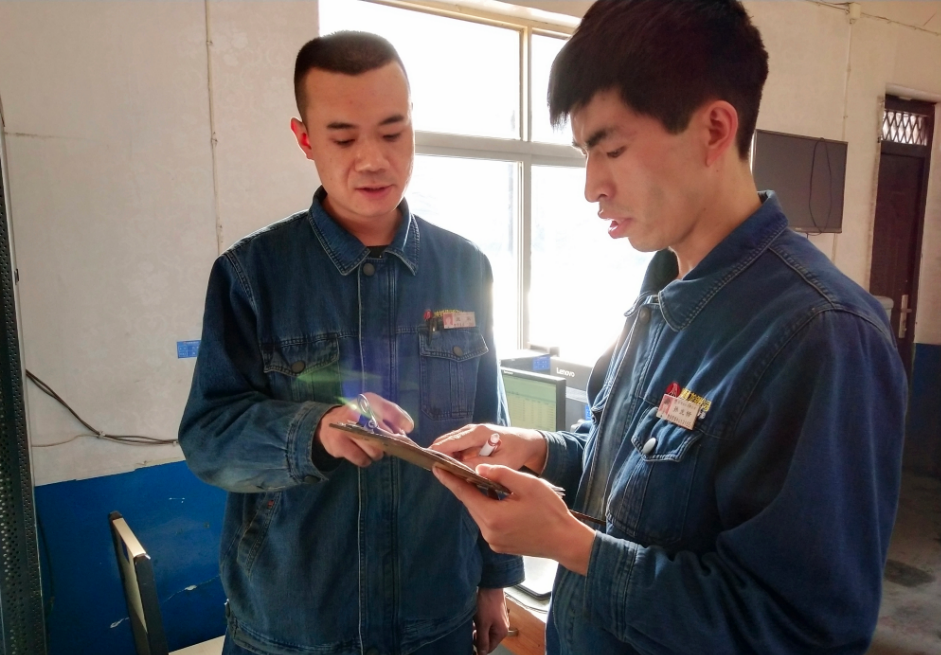 多措并舉打通人才培養渠道——龍鋼公司儲運中心大學生培養工作紀實 多措并舉打通人才培養渠道——龍鋼公司儲運中心大學生培養工作紀實