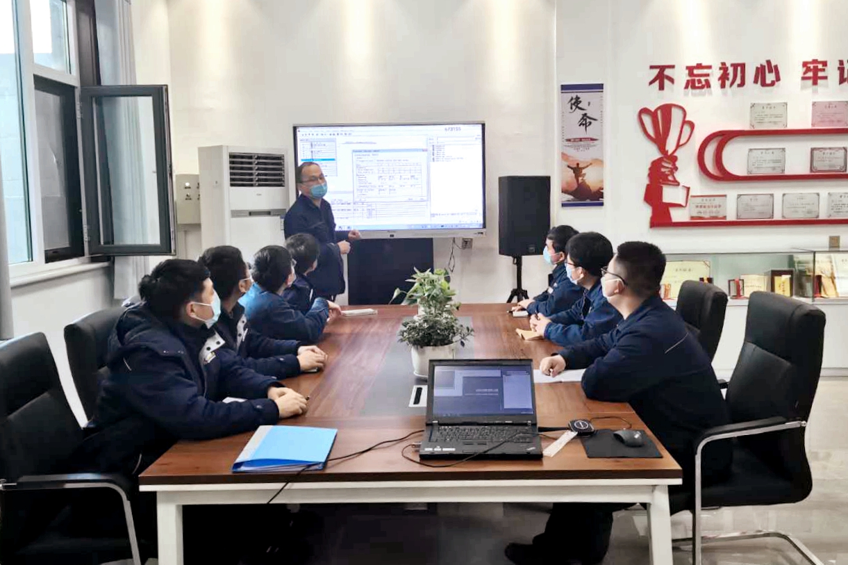 百花齊放春滿園 ——龍鋼公司煉鐵廠電氣自動化專業技能人才成長記 百花齊放春滿園 ——龍鋼公司煉鐵廠電氣自動化專業技能人才成長記